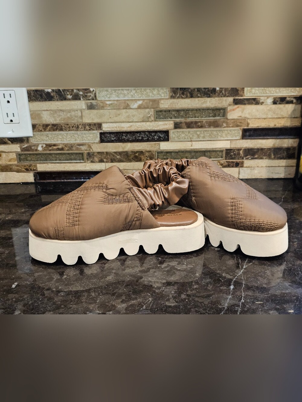 All Black Winter Round Lugg Sandles (7.5/8)
